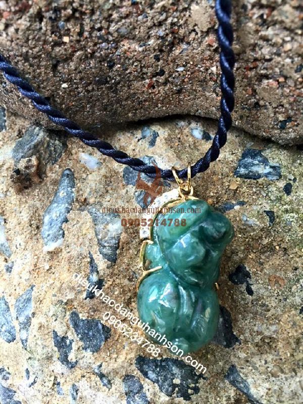 Mặt dây chuyền tỳ hưu đá ngọc jadeit tự nhiên ốp vàng 18k