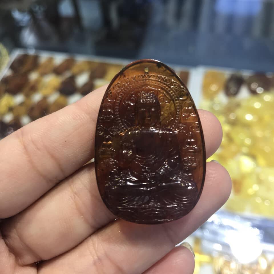 Phật  bản mệnh a di đà cho tuối Tuất và Hợi amber (hổ phách) thiên nhiên (Mã sản phẩm: PBM104)